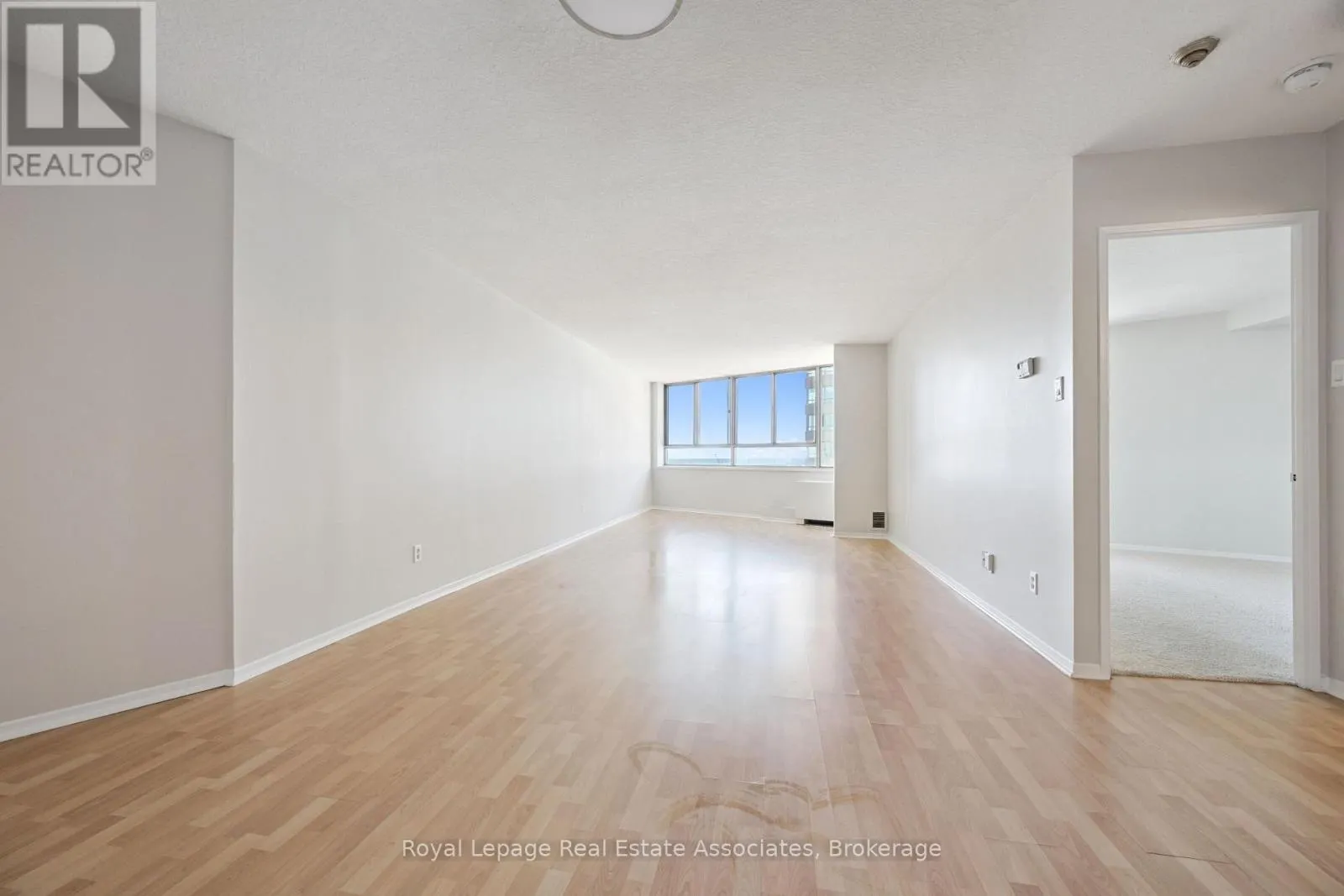 1004 - 260 QUEENS QUAY W