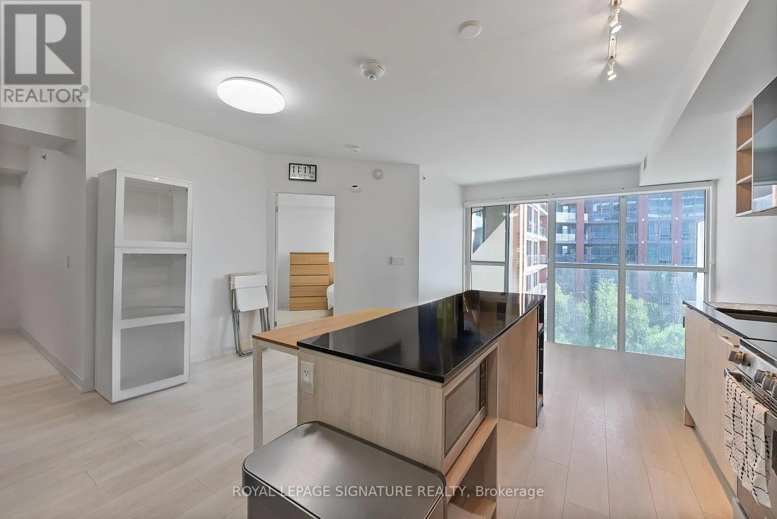452 - 31 TIPPETT ROAD