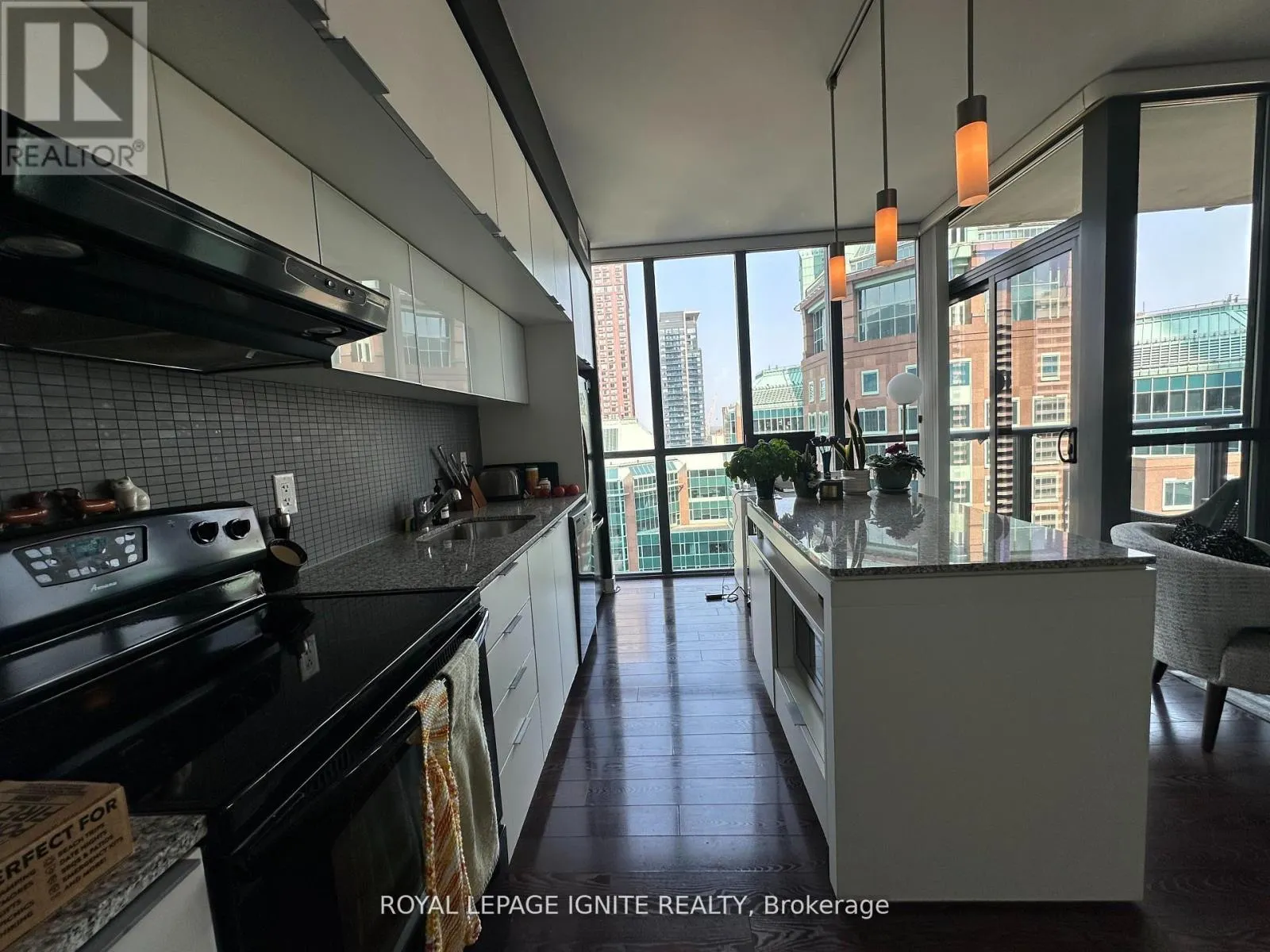 1809 - 110 CHARLES STREET E