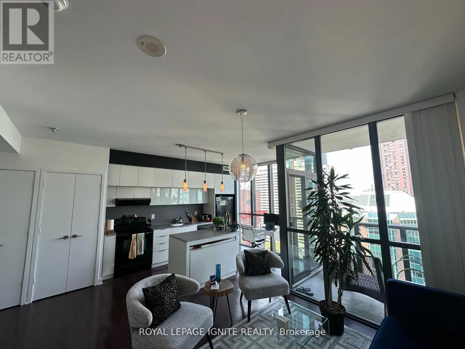 1809 - 110 CHARLES STREET E