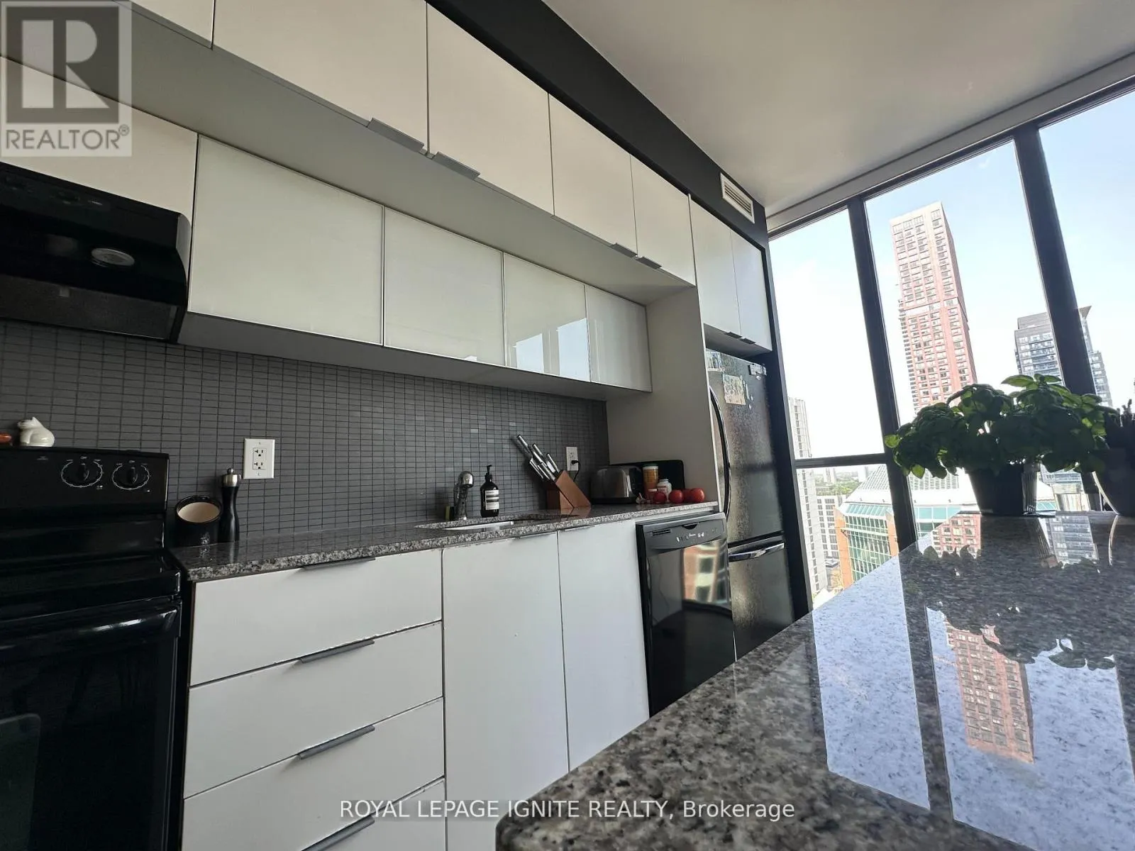 1809 - 110 CHARLES STREET E