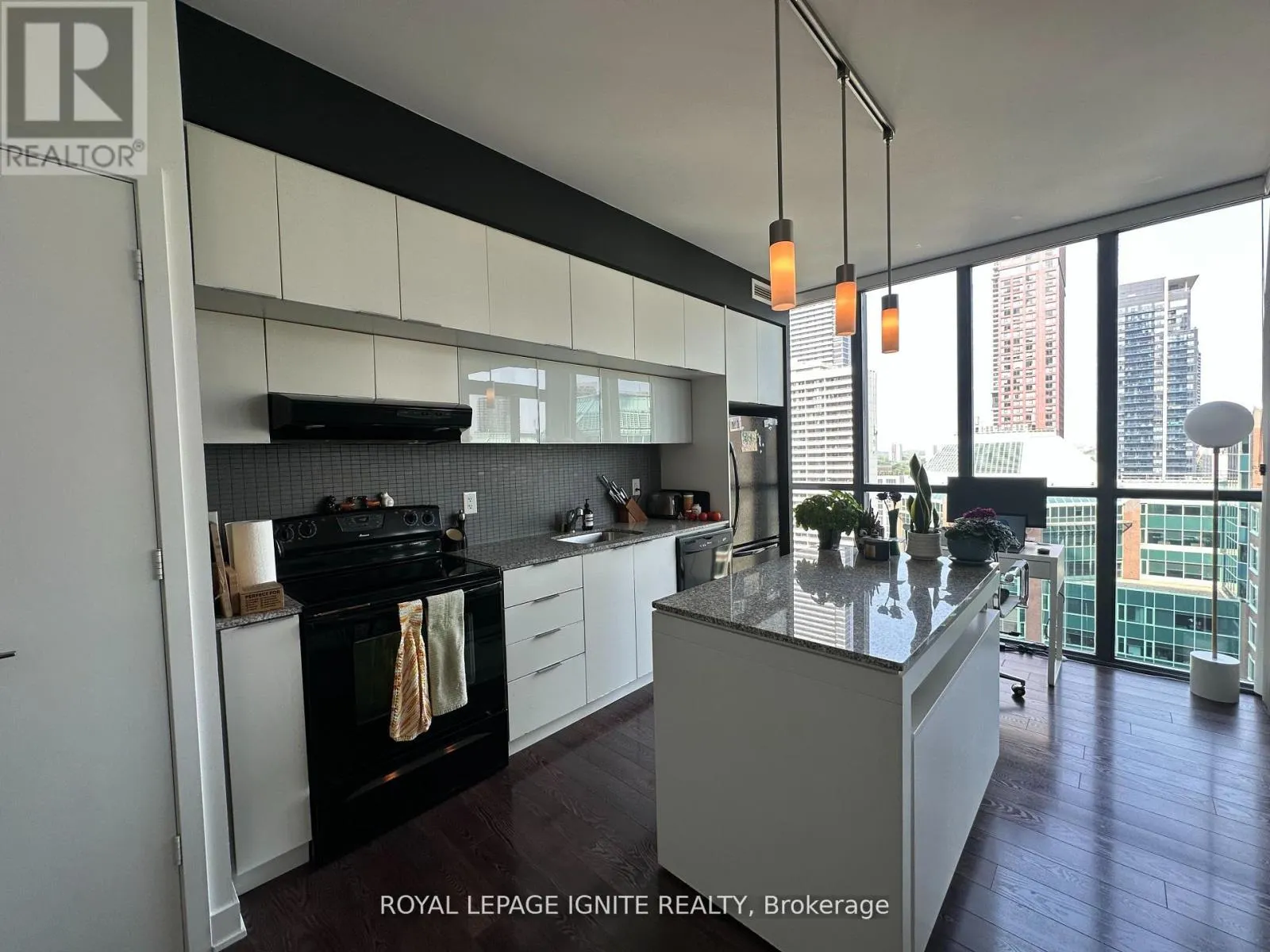 1809 - 110 CHARLES STREET E