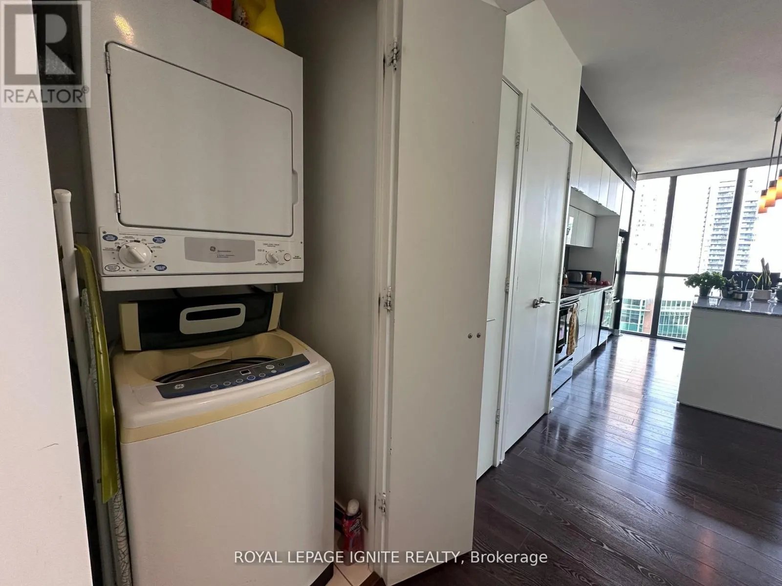 1809 - 110 CHARLES STREET E