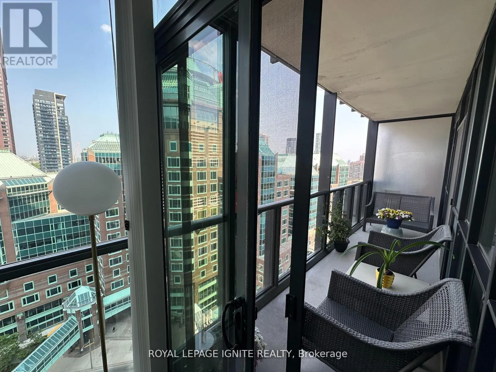 1809 - 110 CHARLES STREET E
