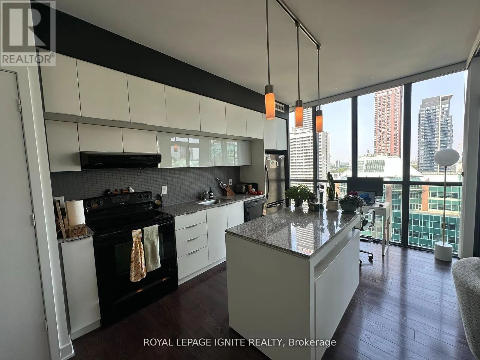 1809 - 110 CHARLES STREET E