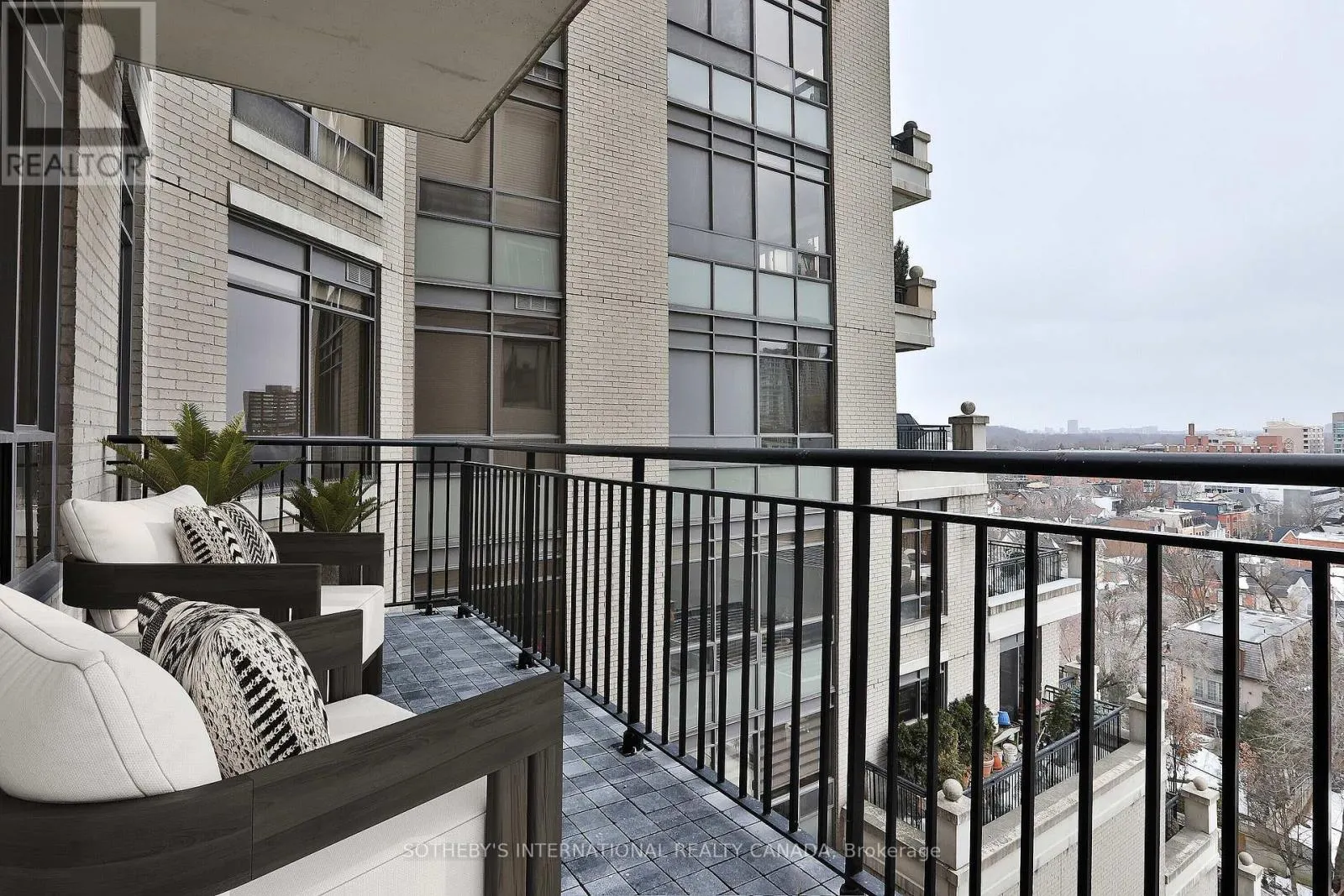 1101 - 99 AVENUE ROAD