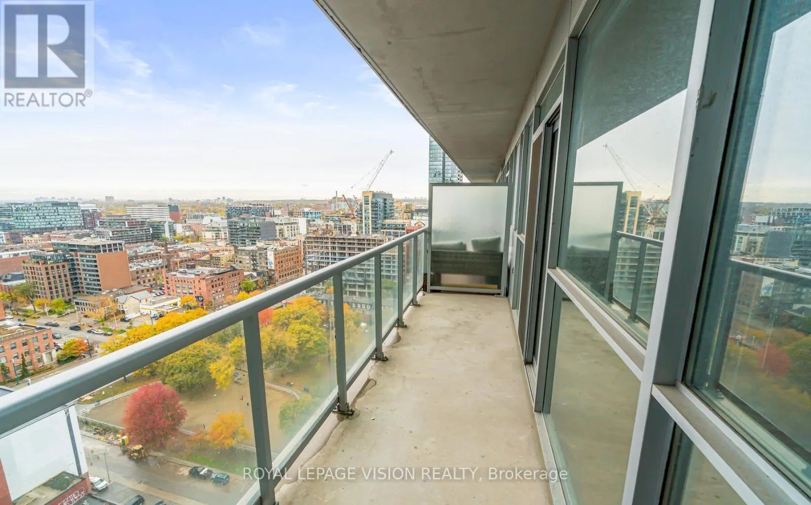 2012 - 352 FRONT STREET W