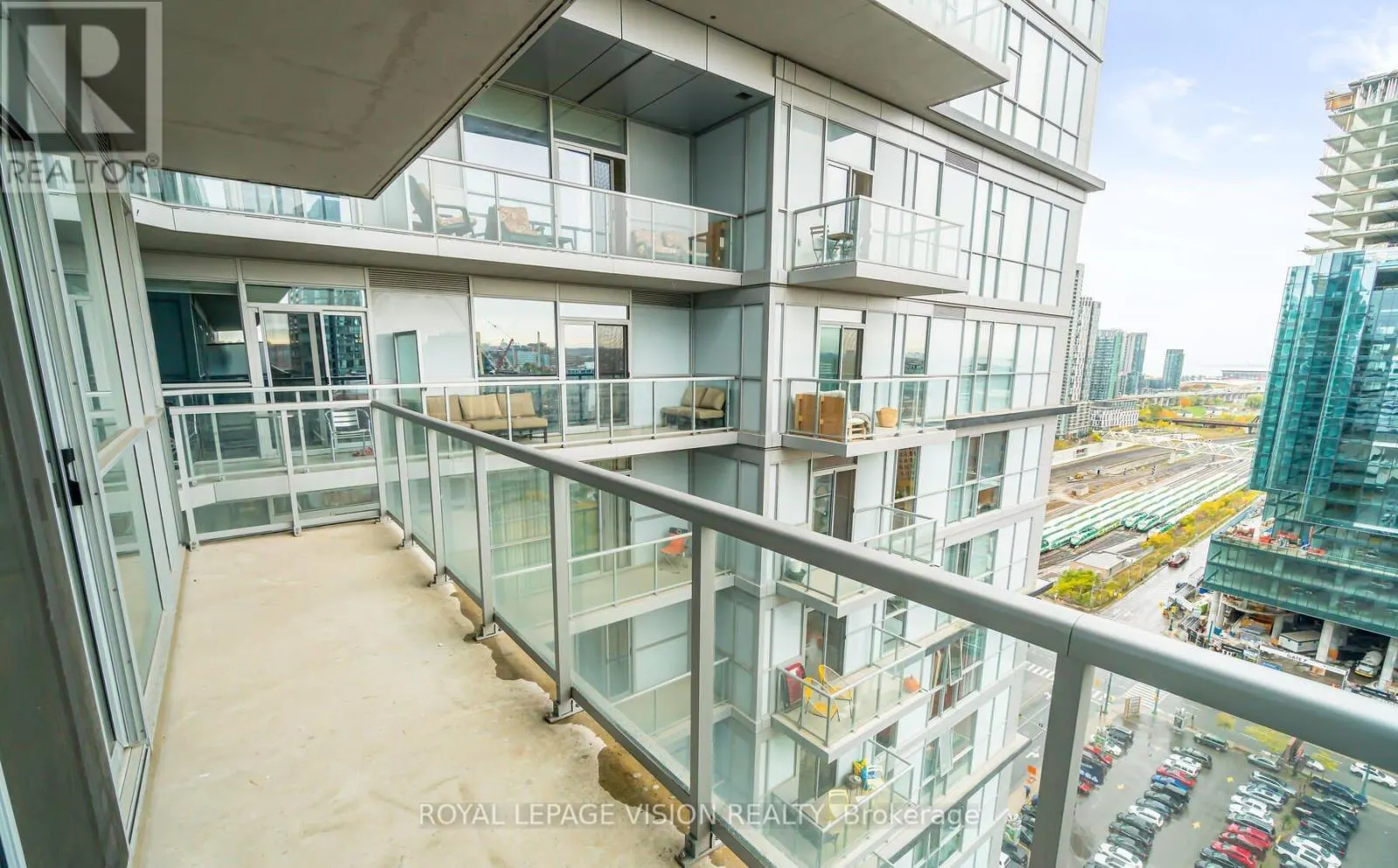2012 - 352 FRONT STREET W