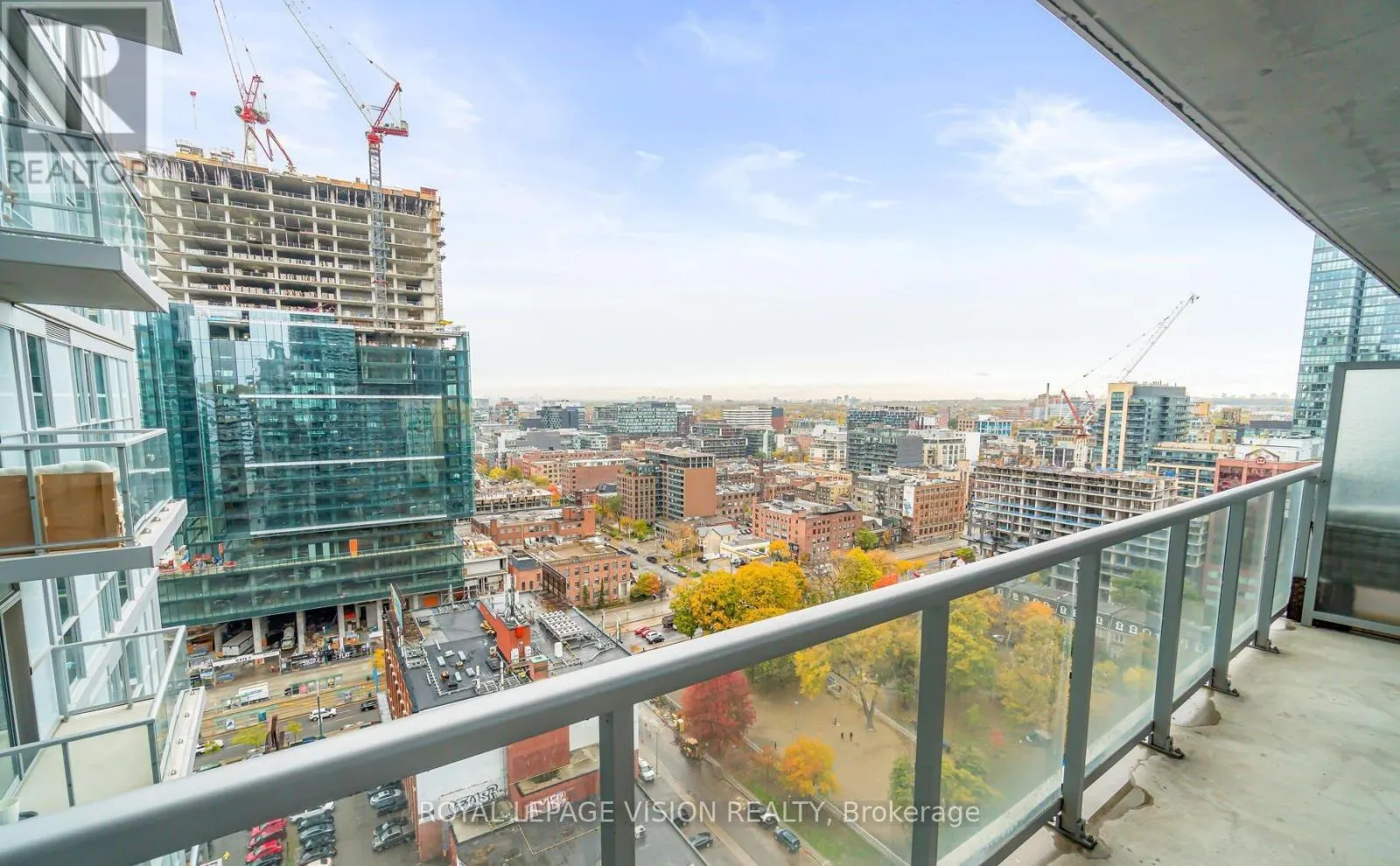 2012 - 352 FRONT STREET W