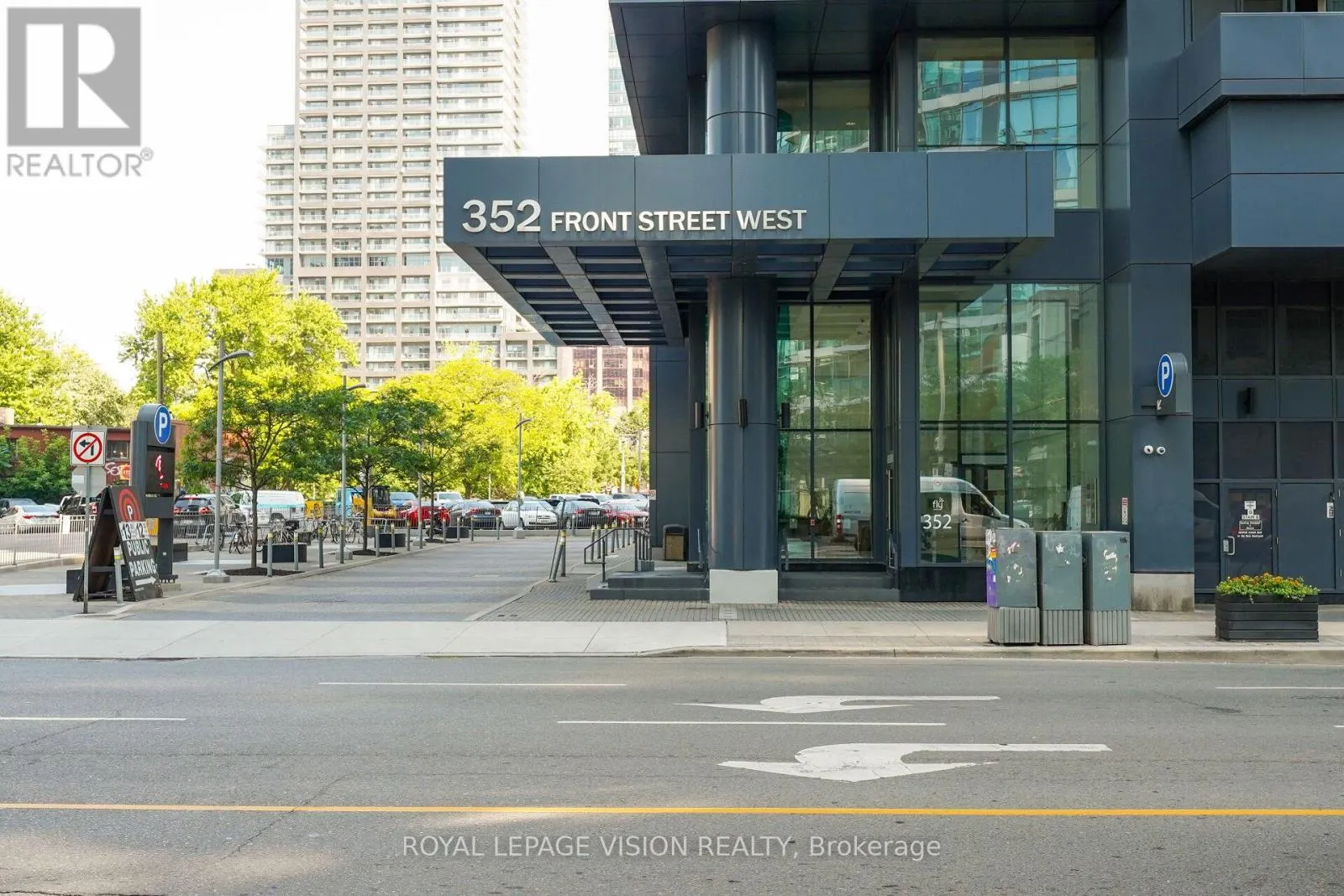 2012 - 352 FRONT STREET W