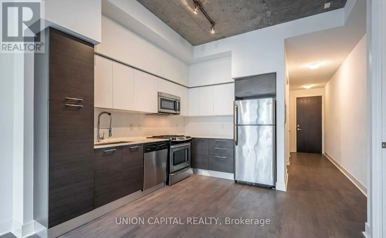 816 - 399 ADELAIDE STREET W