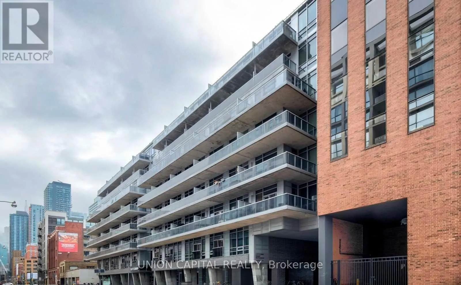 816 - 399 ADELAIDE STREET W