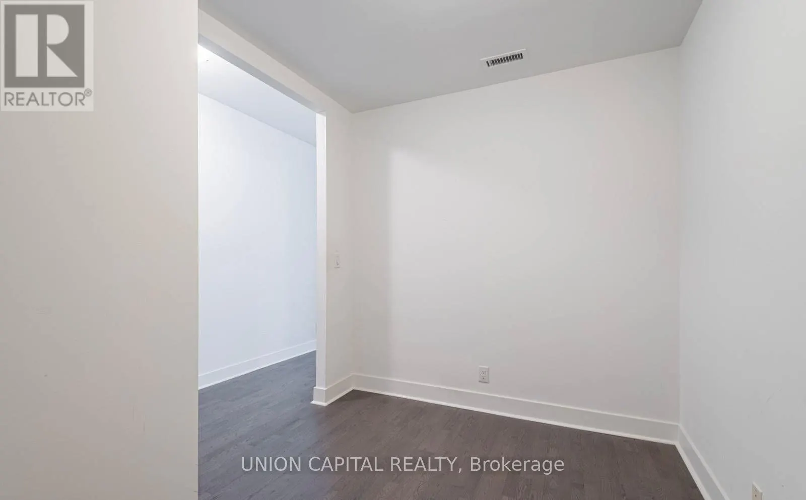 816 - 399 ADELAIDE STREET W