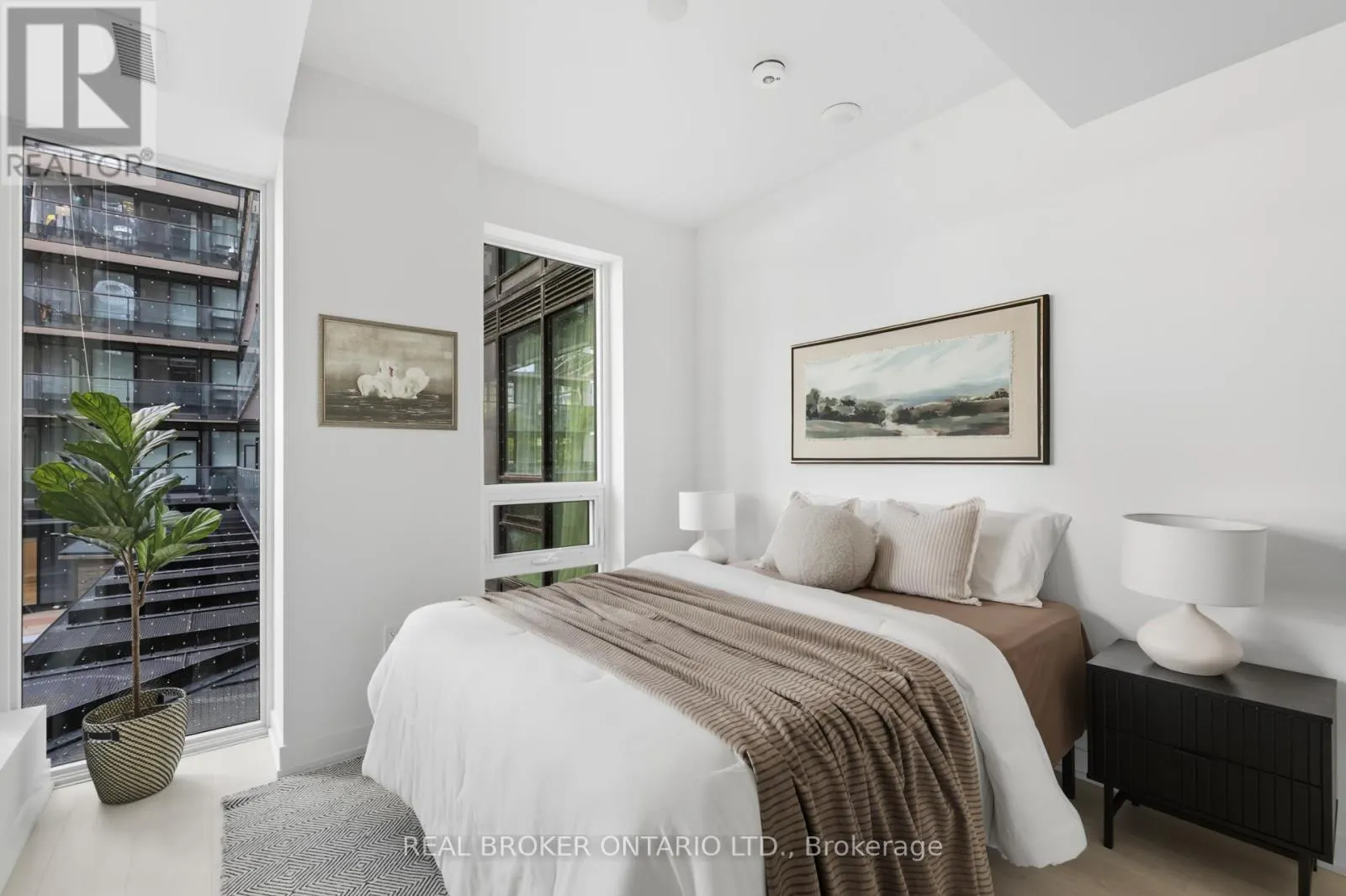 207 - 127 BROADWAY AVENUE