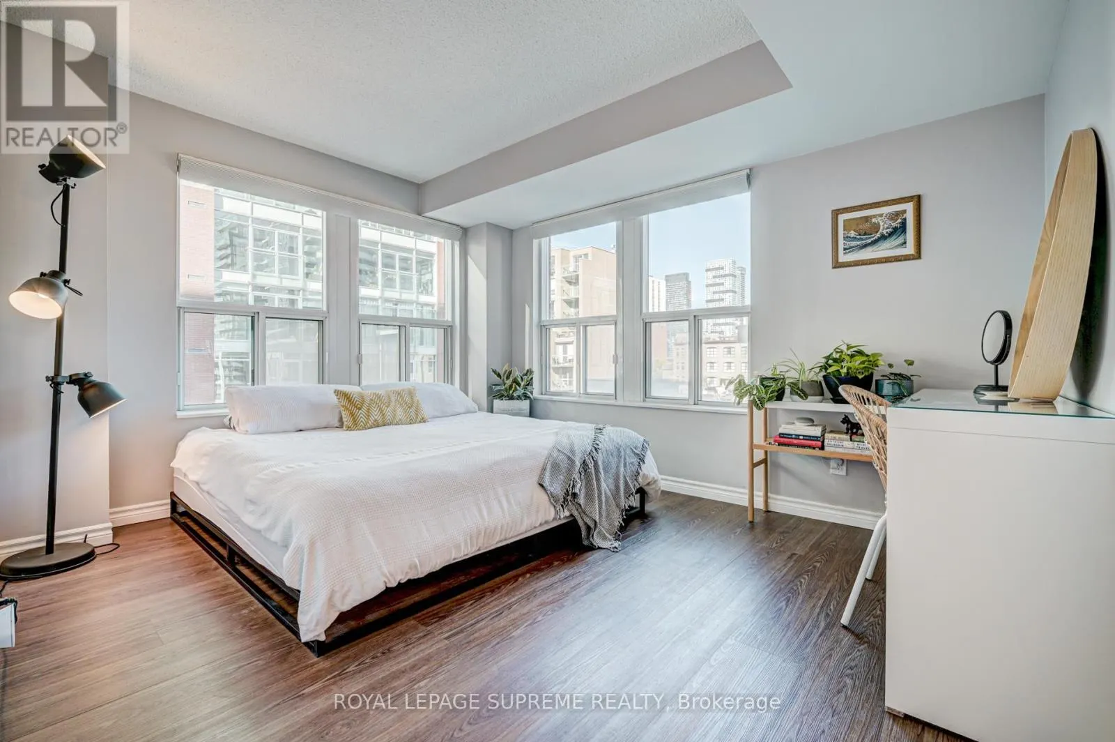 716 - 230 KING STREET E