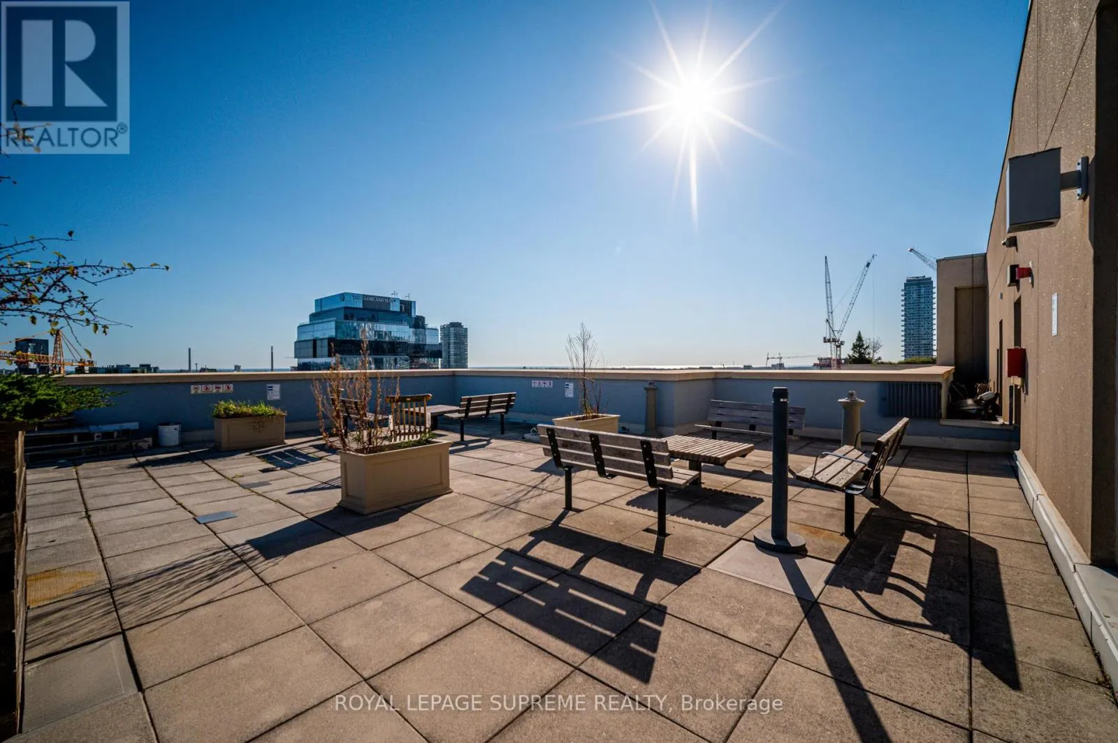 716 - 230 KING STREET E