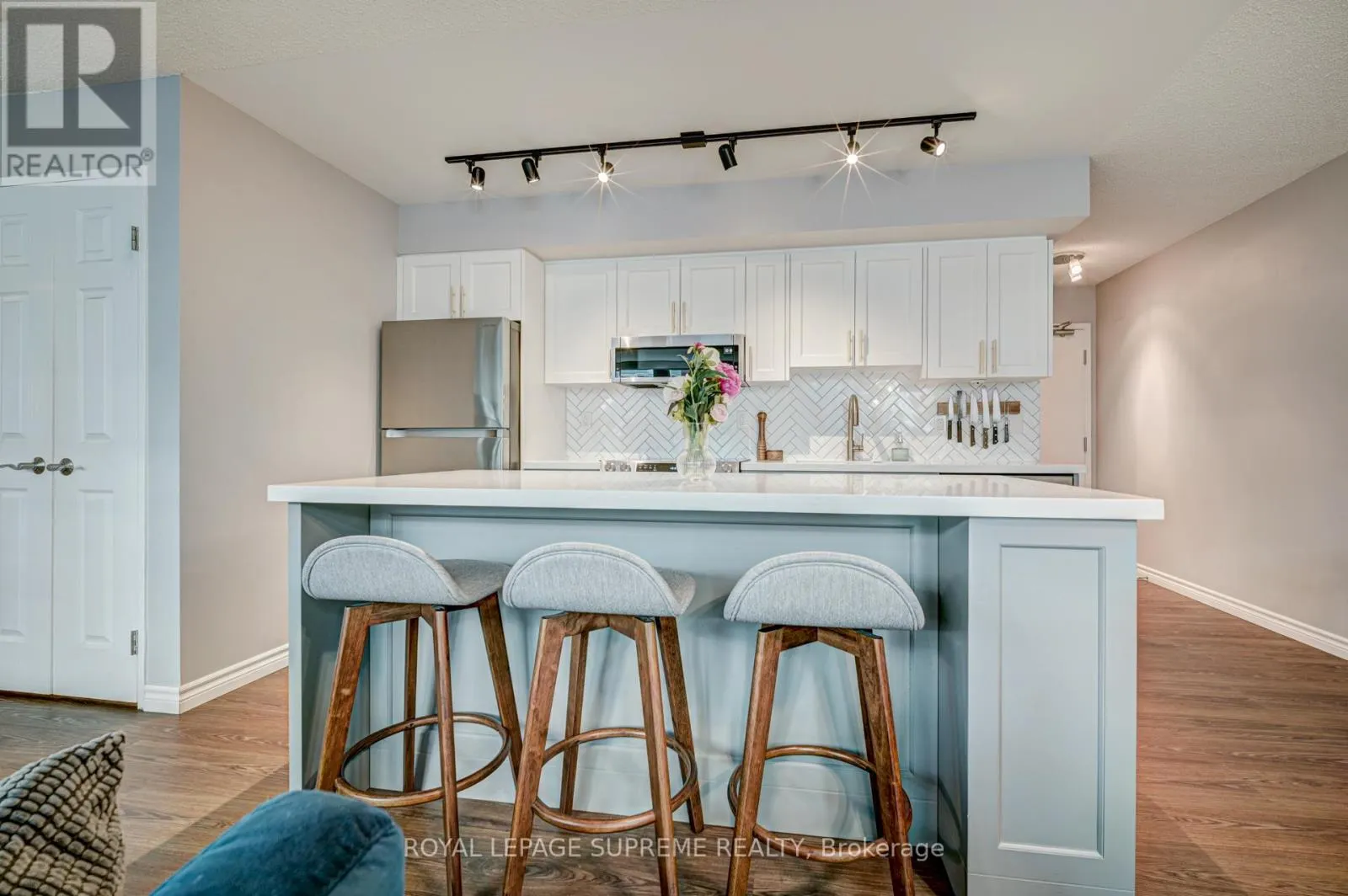 716 - 230 KING STREET E