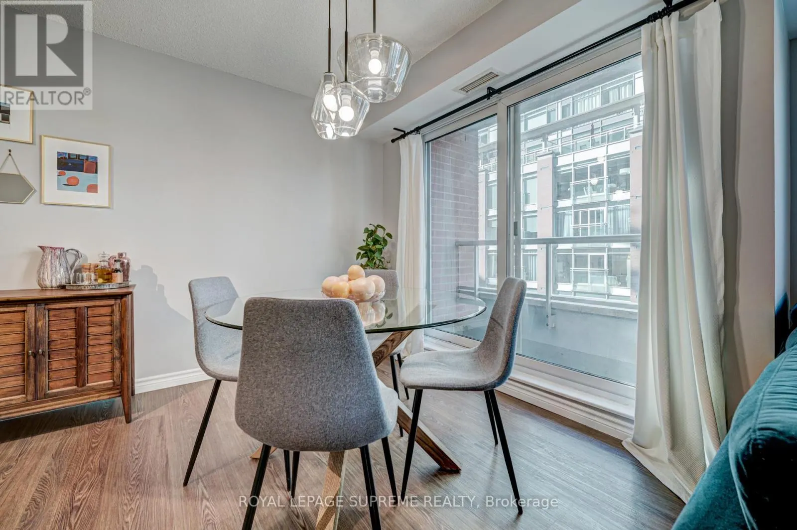 716 - 230 KING STREET E