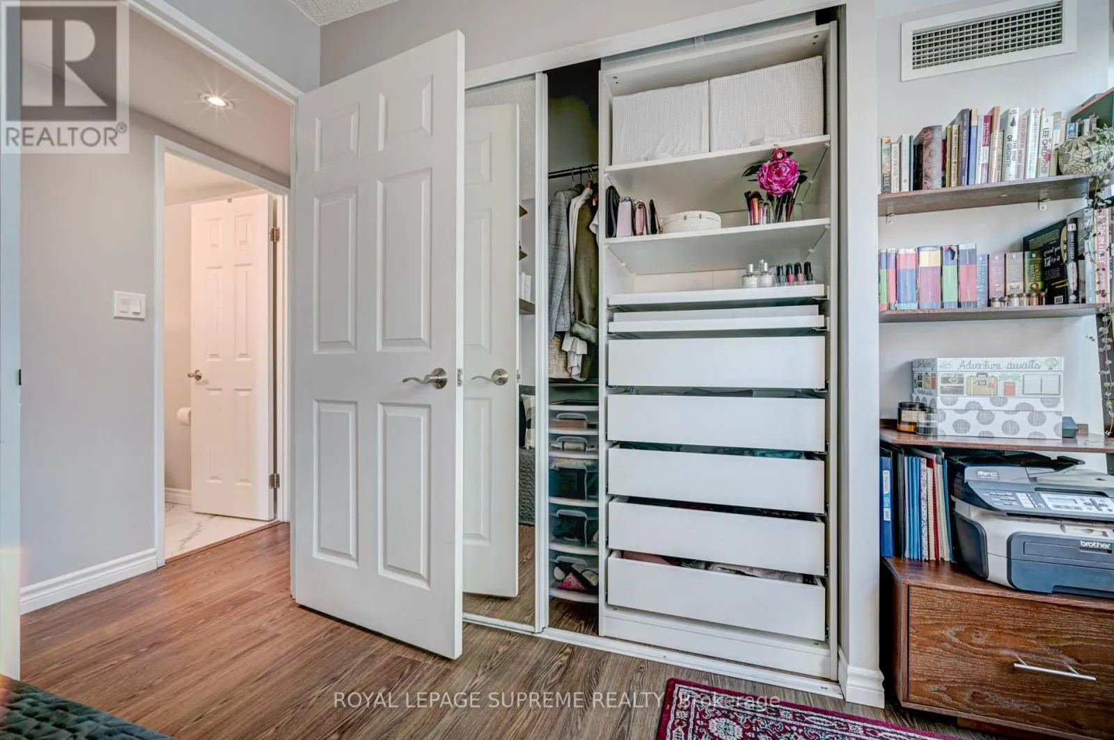 716 - 230 KING STREET E