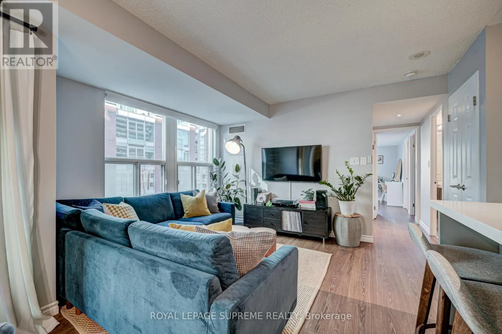 716 - 230 KING STREET E