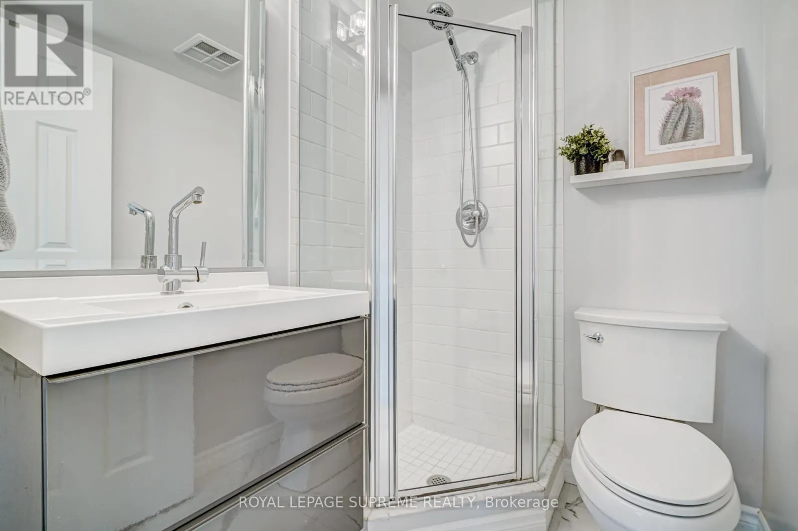 716 - 230 KING STREET E