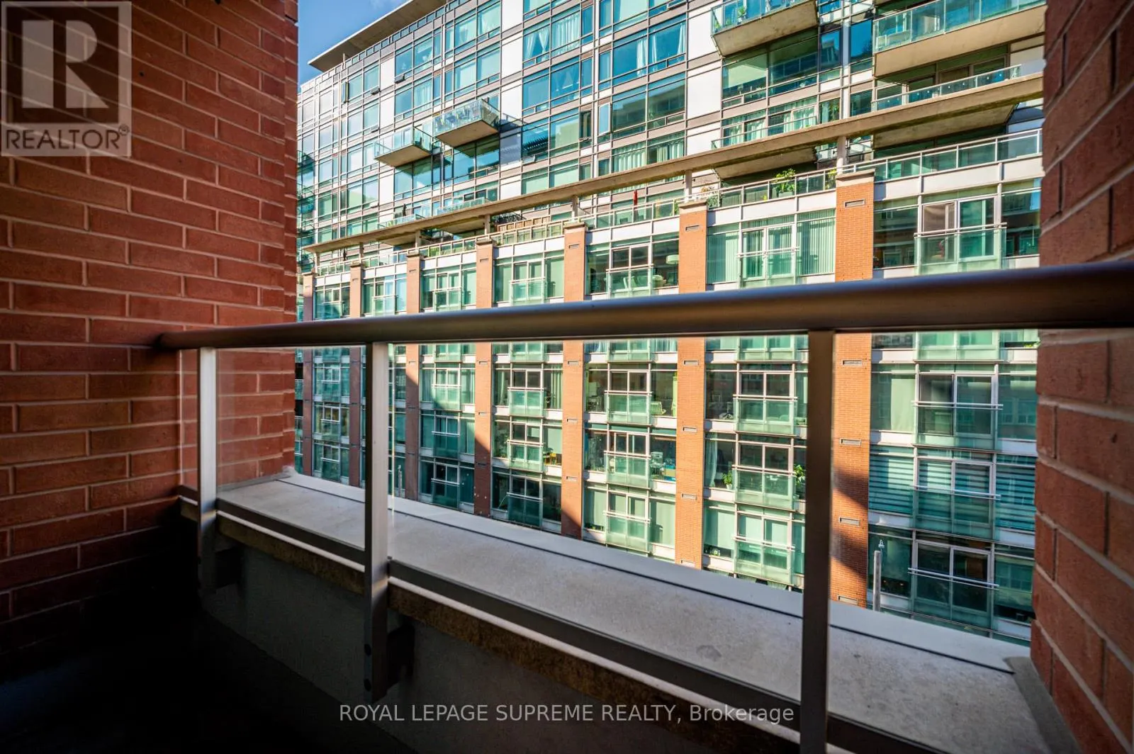 716 - 230 KING STREET E