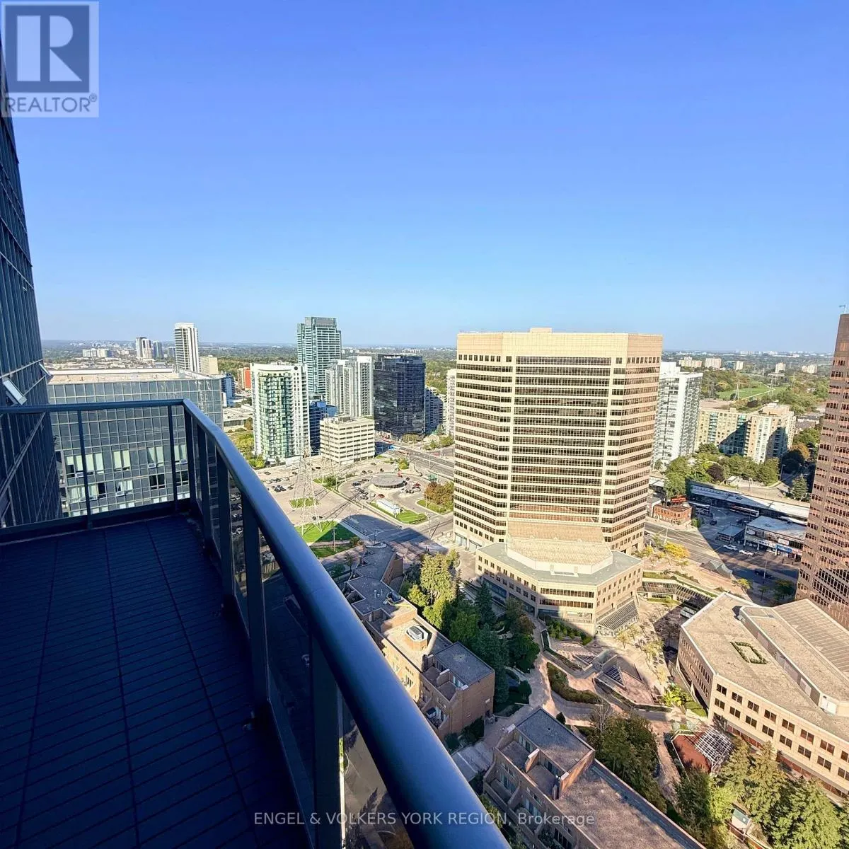 PH14 - 15 GREENVIEW AVENUE