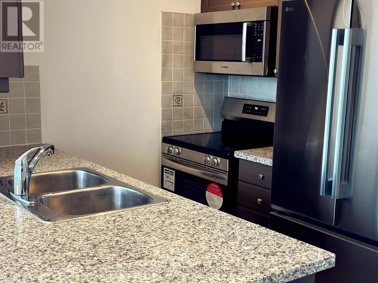 PH14 - 15 GREENVIEW AVENUE