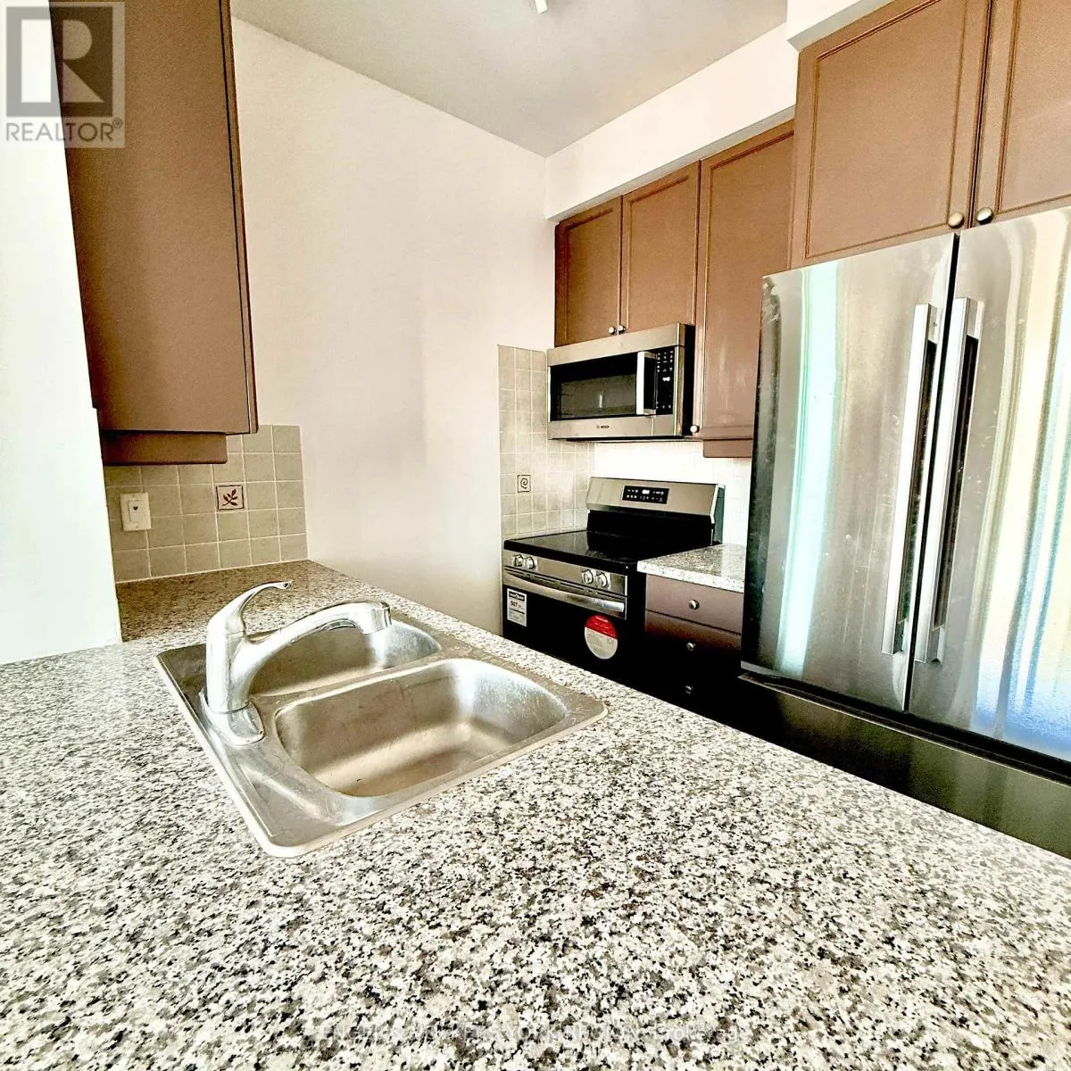 PH14 - 15 GREENVIEW AVENUE