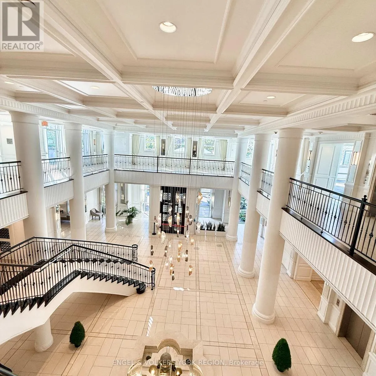 PH14 - 15 GREENVIEW AVENUE