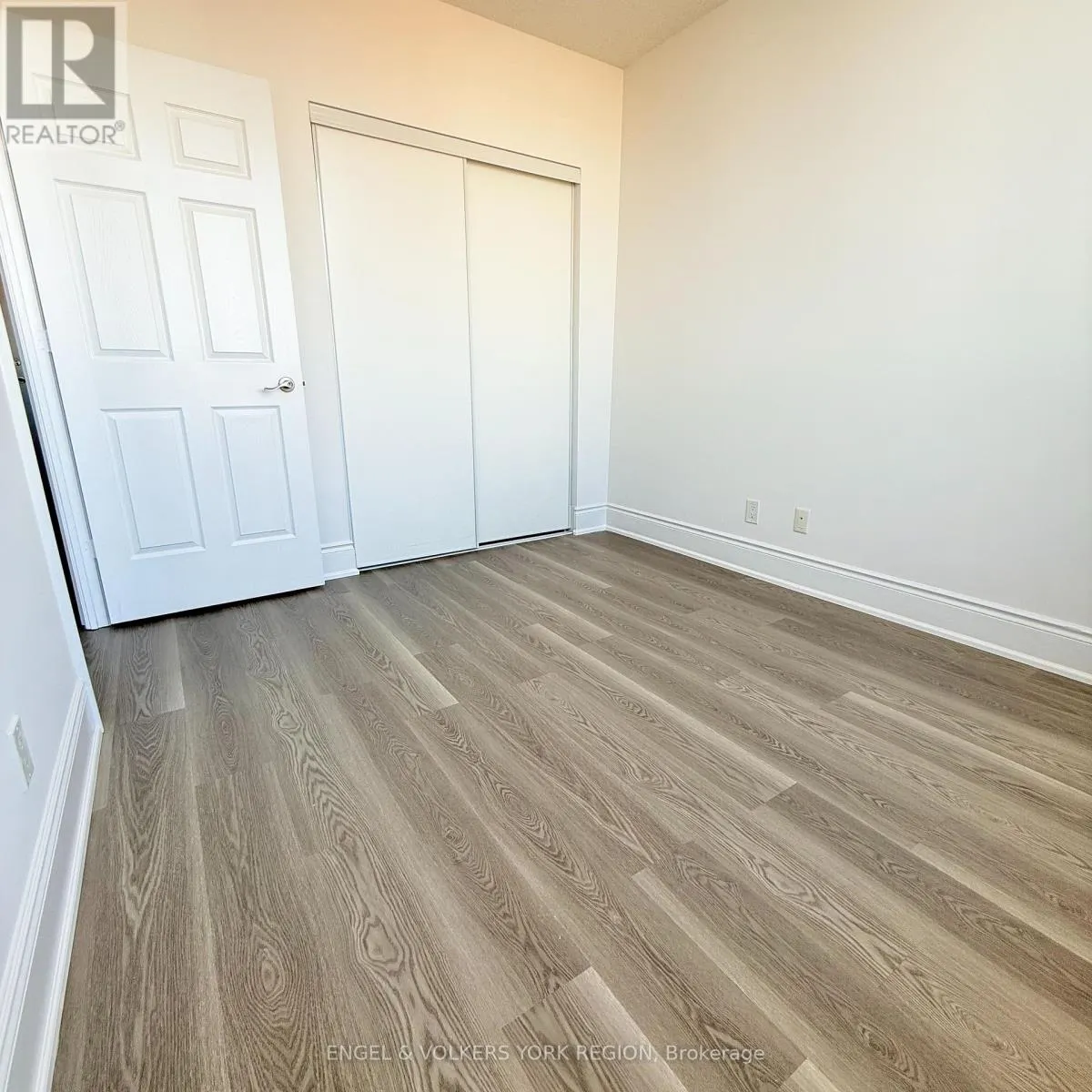 PH14 - 15 GREENVIEW AVENUE