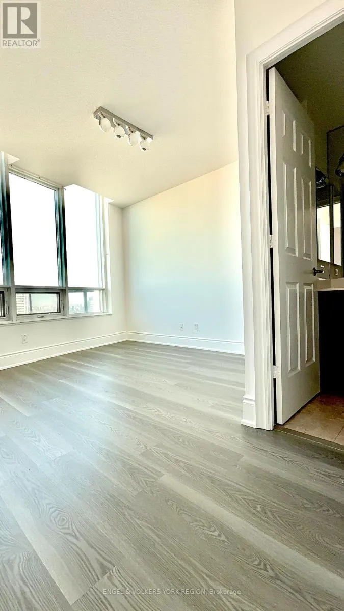 PH14 - 15 GREENVIEW AVENUE