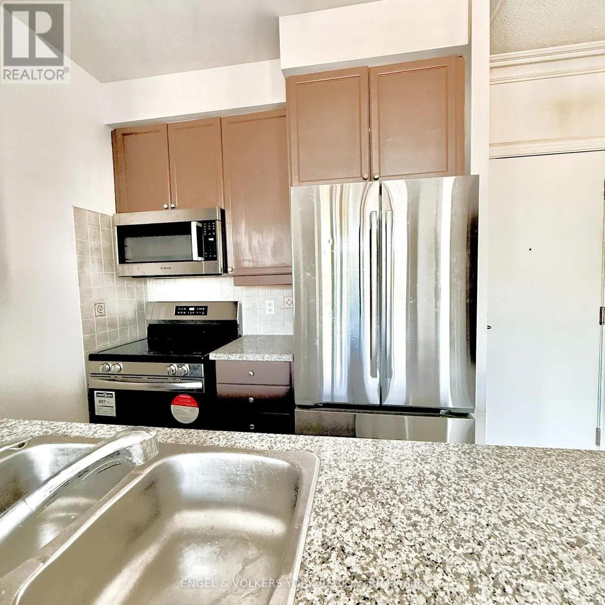 PH14 - 15 GREENVIEW AVENUE