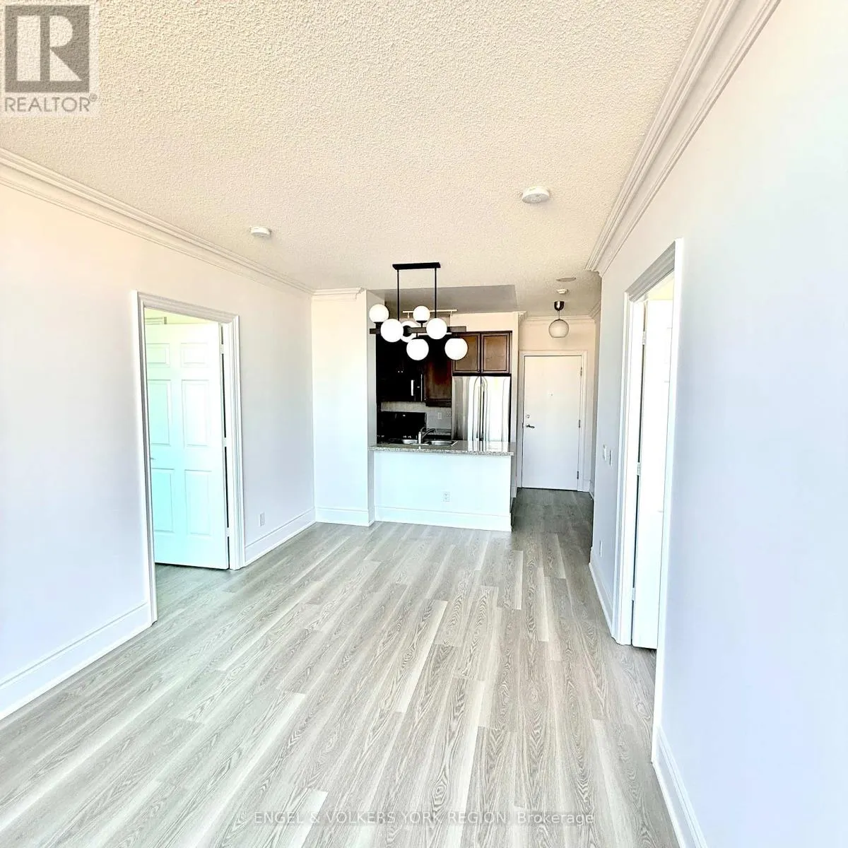 PH14 - 15 GREENVIEW AVENUE