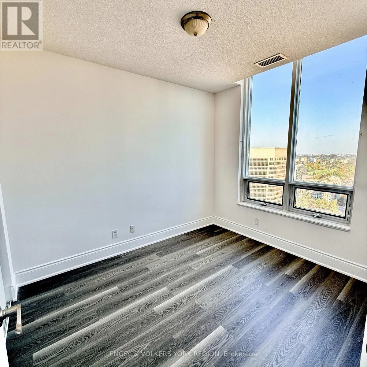 PH14 - 15 GREENVIEW AVENUE