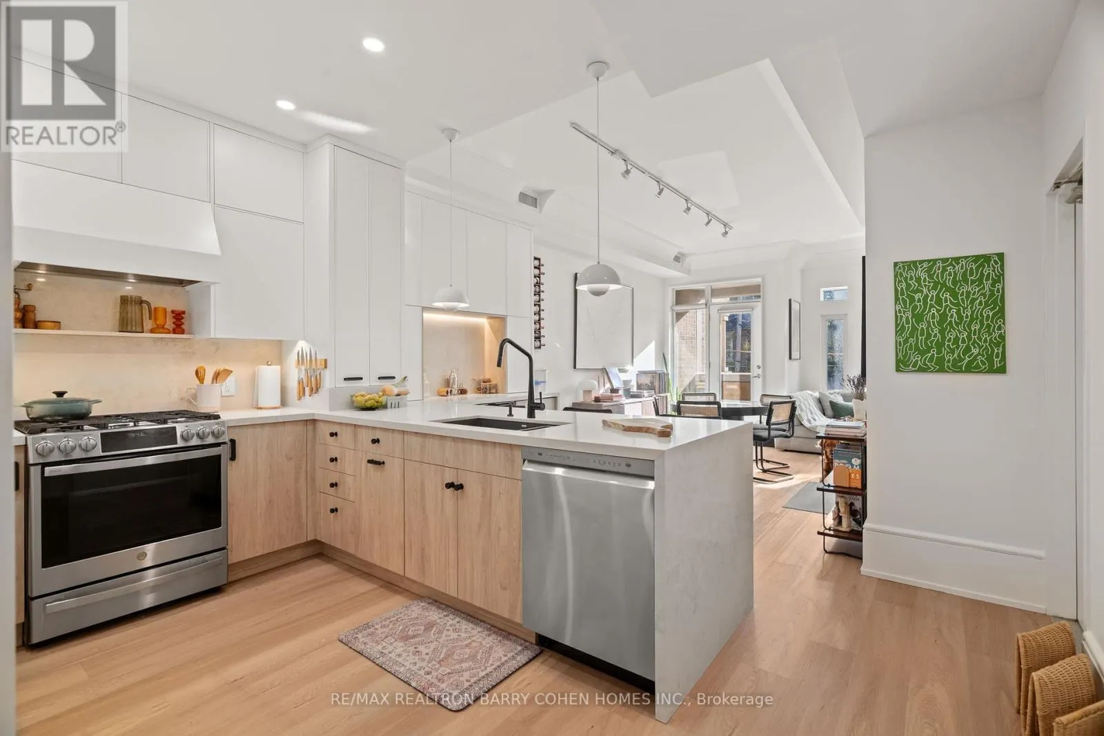201 - 336 DAVENPORT ROAD