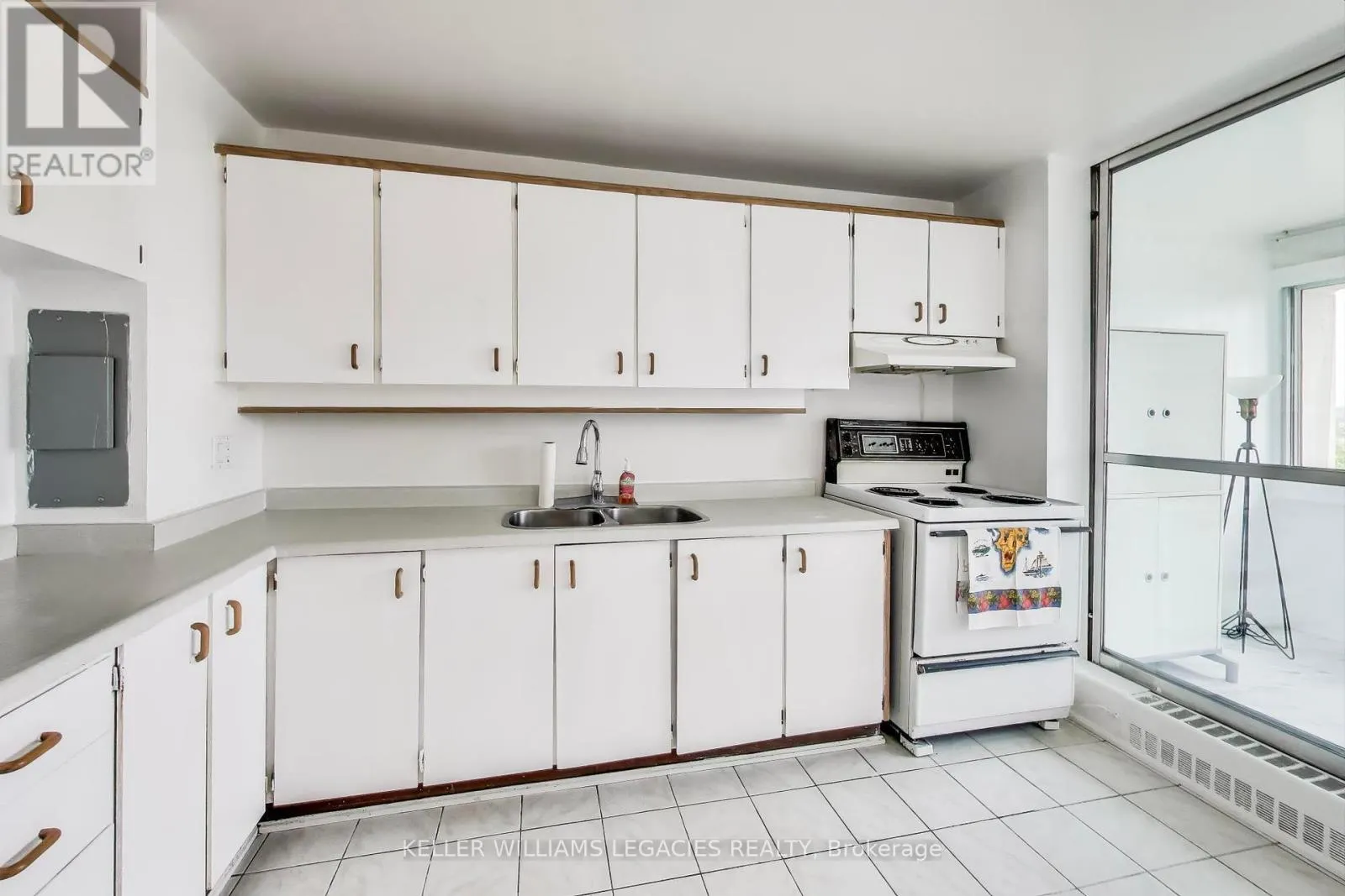 1004 - 715 DON MILLS ROAD