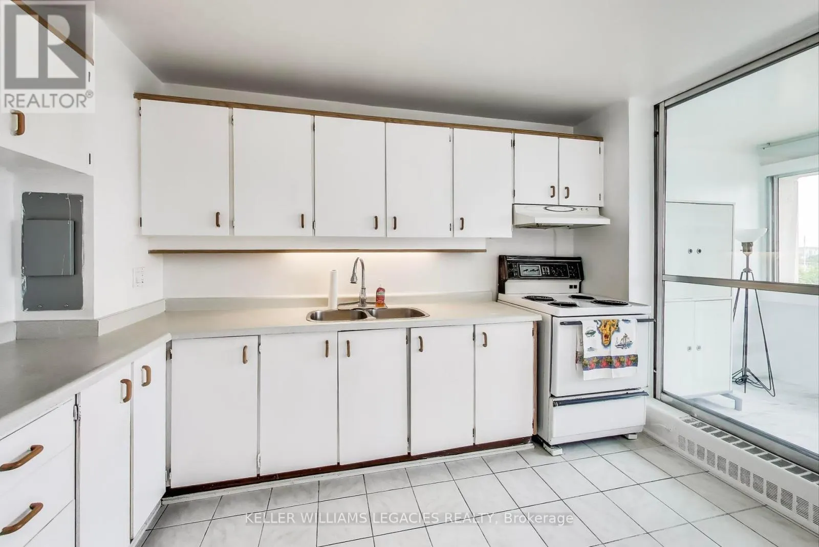 1004 - 715 DON MILLS ROAD