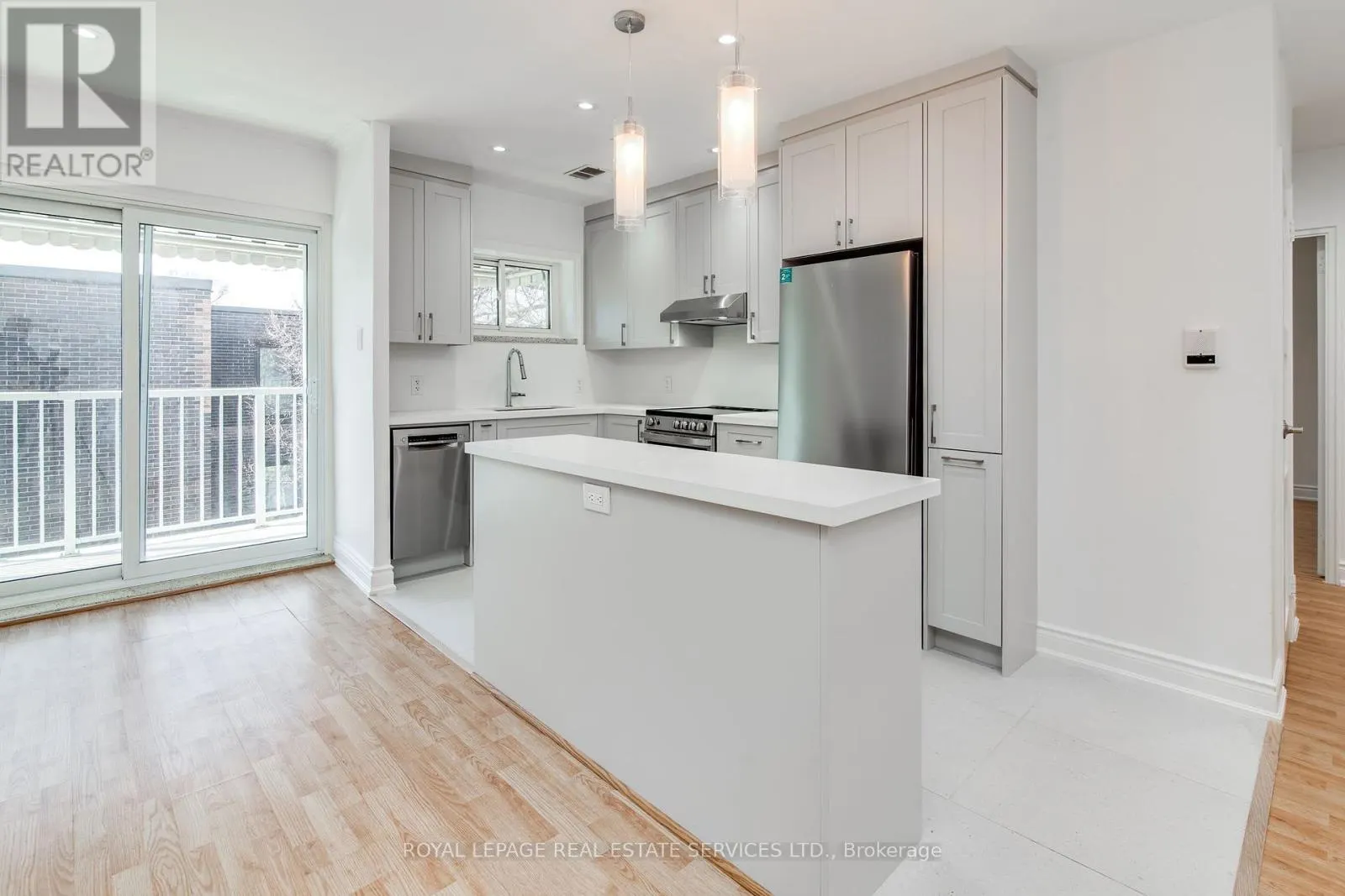 206 - 172 SHERWOOD AVENUE