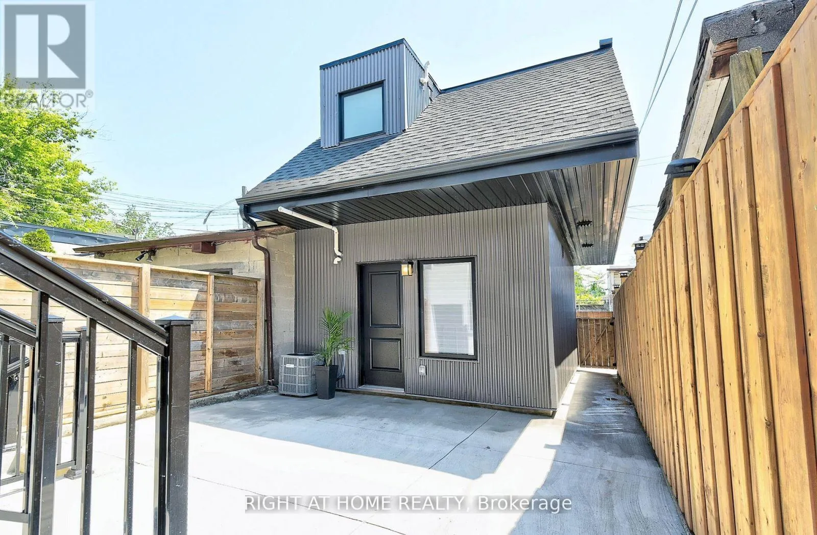 4 - 131 BROCK AVENUE