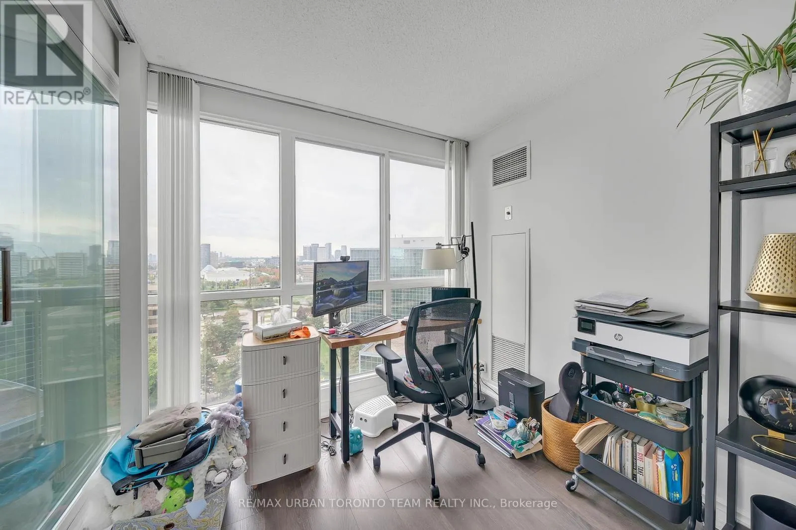 1601 - 3 CONCORDE PLACE