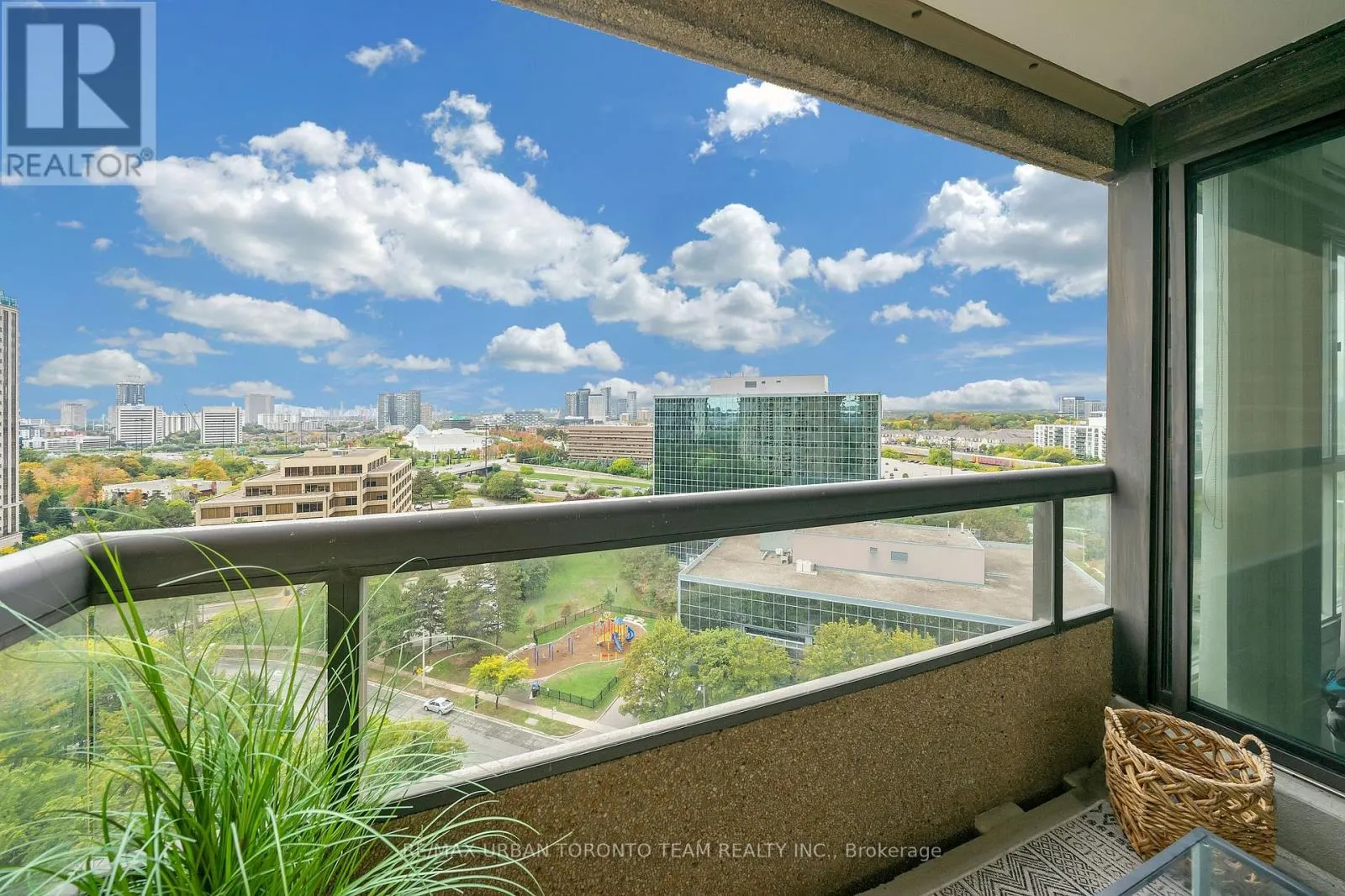 1601 - 3 CONCORDE PLACE