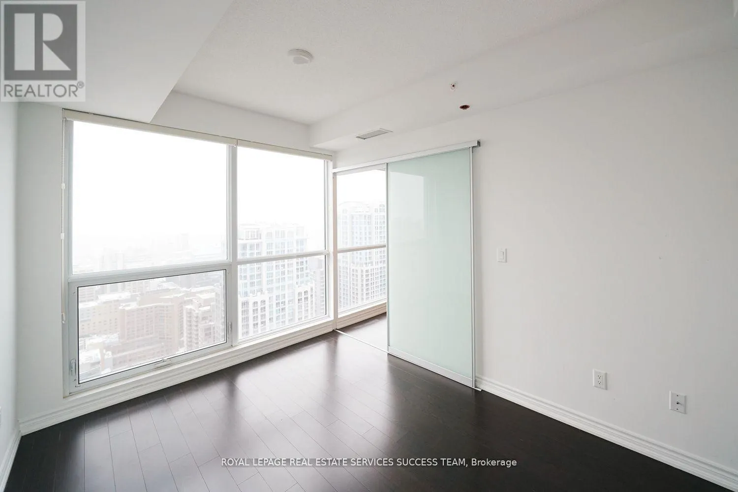 4713 - 386 YONGE STREET W