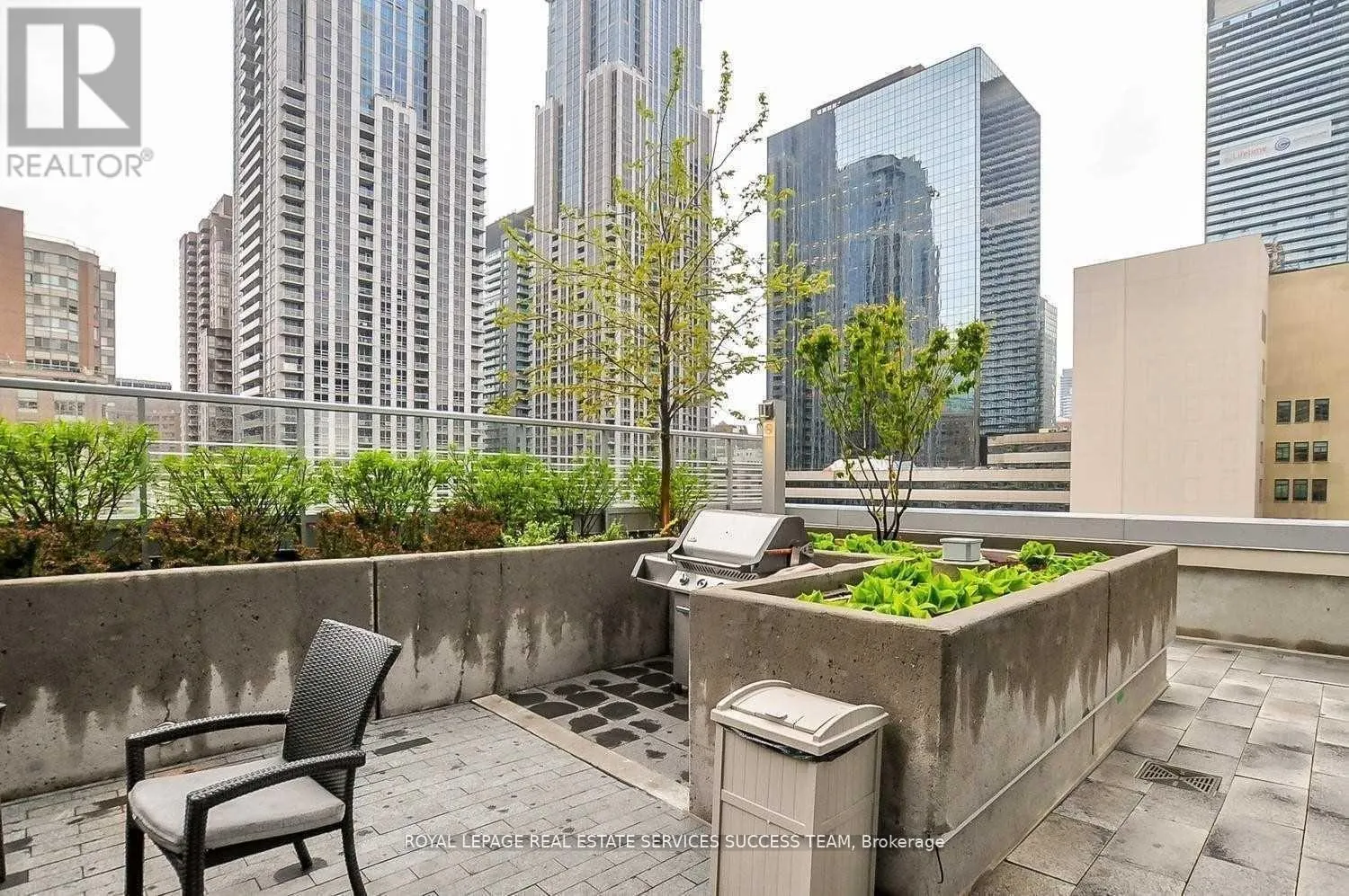 4713 - 386 YONGE STREET W