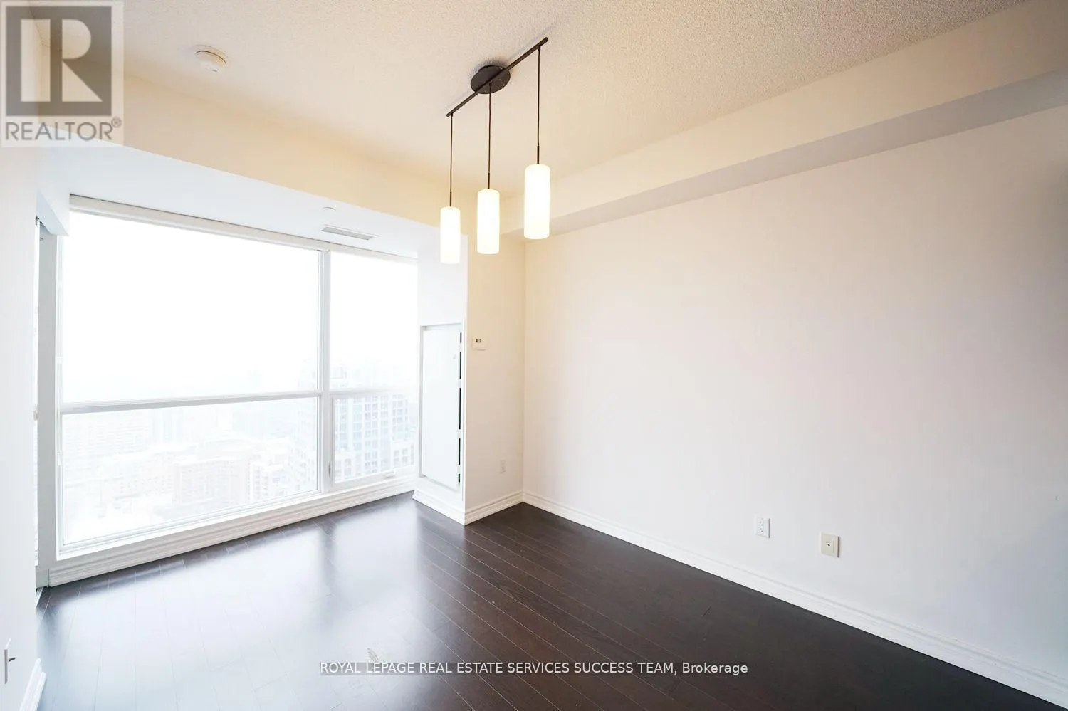 4713 - 386 YONGE STREET W