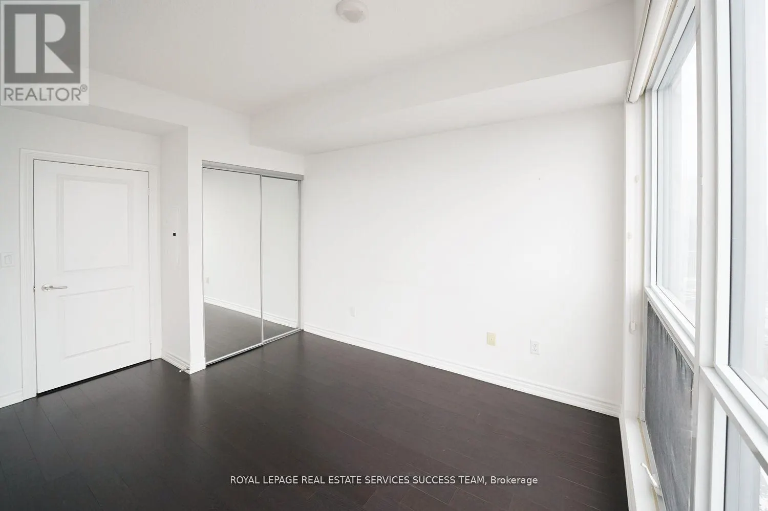 4713 - 386 YONGE STREET W