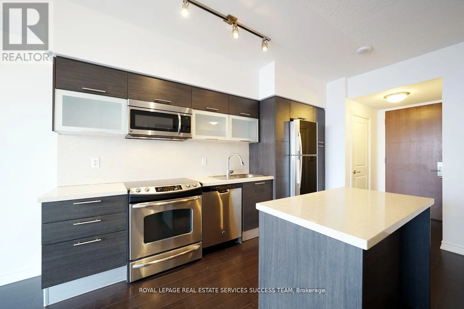 4713 - 386 YONGE STREET W