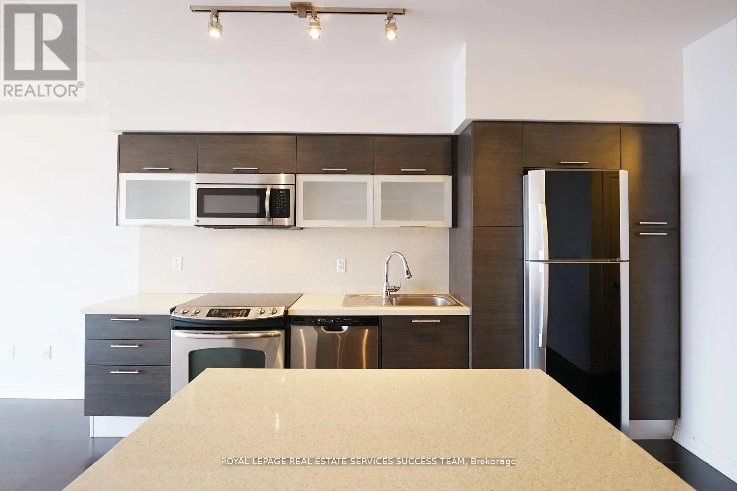 4713 - 386 YONGE STREET W