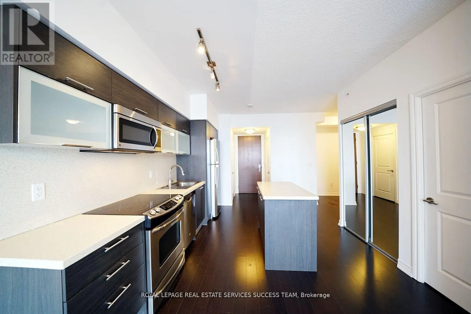 4713 - 386 YONGE STREET W