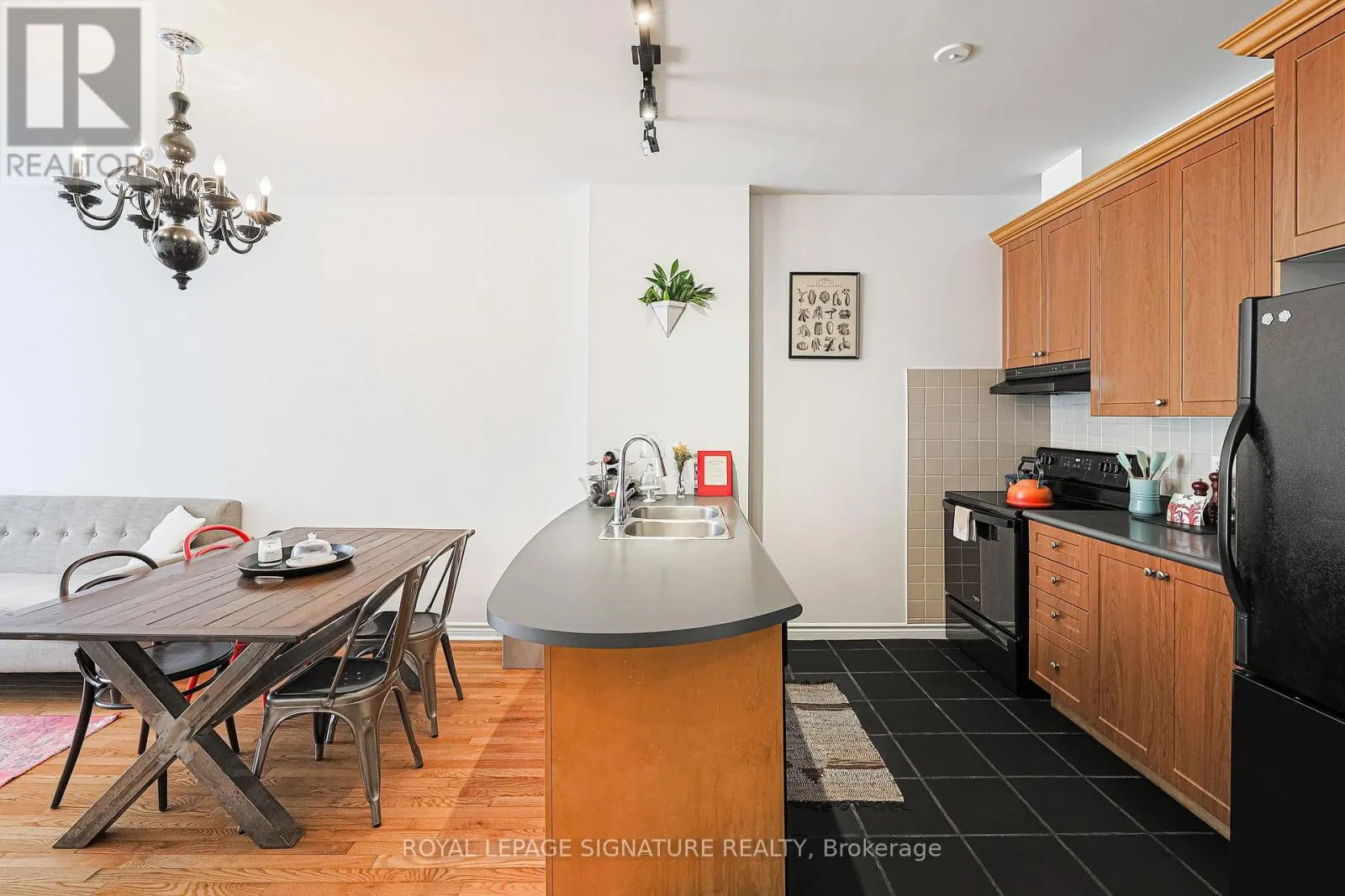 804 - 980 YONGE STREET
